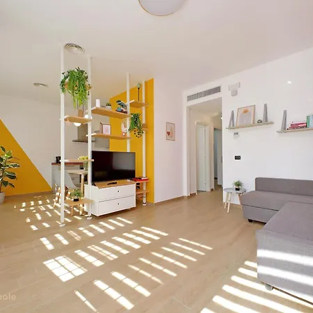 Color House, Roof Garden & Parking Appartamento